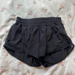 Lululemon hotty hot shorts 2” inseam in black